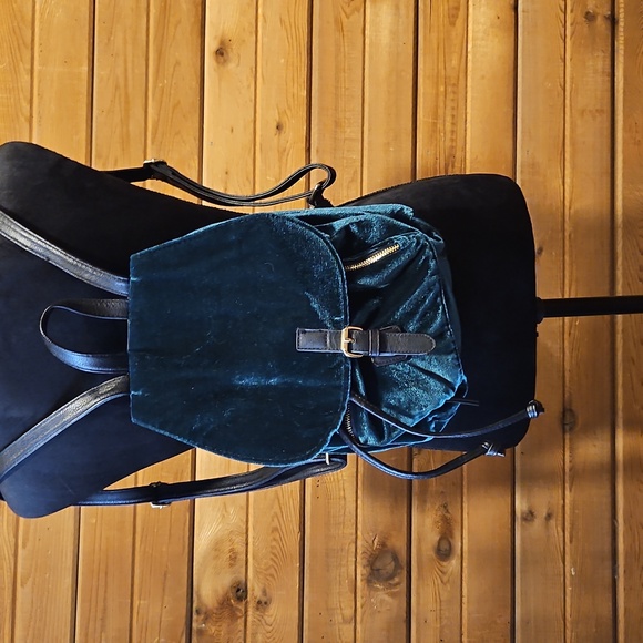 Mini Backpack Green Velvet/Velour W Gold Hardware Drawstring - Picture 5 of 5